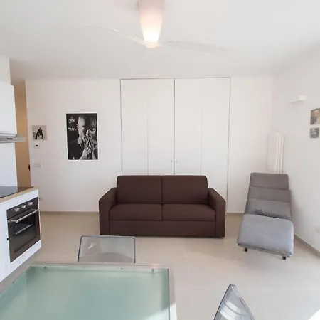 Nuovo Con Posto Auto Apartment Varazze